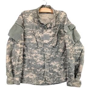 U.S Army Combat Uniform Coat Mens Size M Short Green Digital Camo
